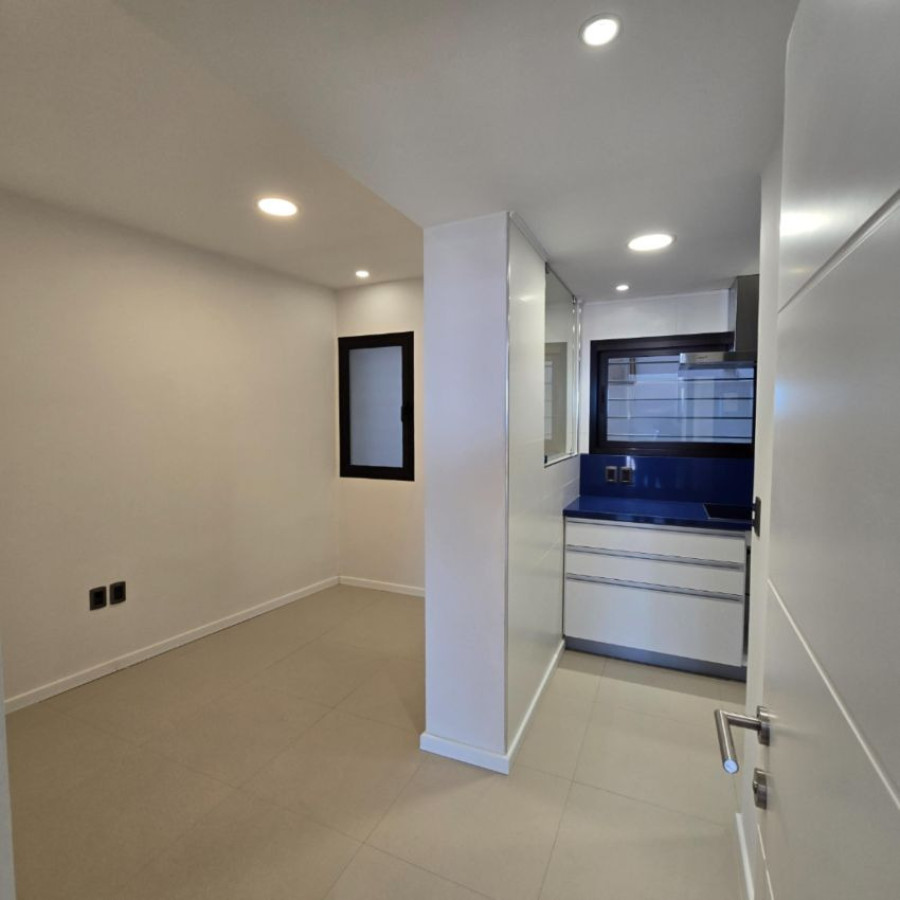 Apartamento ID.123 - Alquiler apartamento en Pocitos a estrenar, 3 dormitorios (una master suite), 3 baños, balcón, patio, garaje lugar fijo y pieza box adjunta.