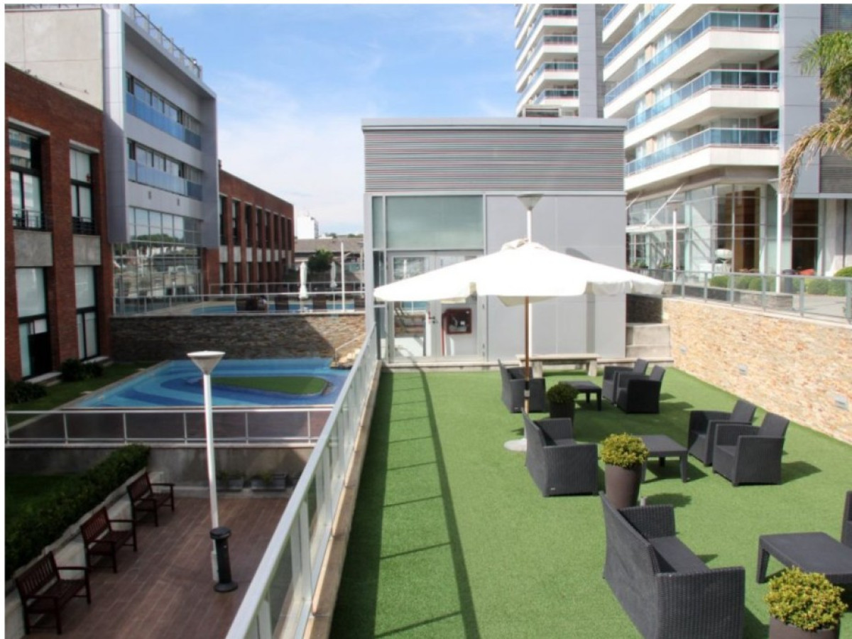 Apartamento ID.73 - Alquiler Exclusivo apartamento amueblado en Buceo 1 dormitorio piso 12 opción garaje en edificio Diamantis Plaza.