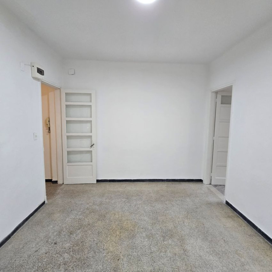 Apartamento ID.153 - Alquiler Apartamento en zona Centro, 3 dormitorios, baño y balcón