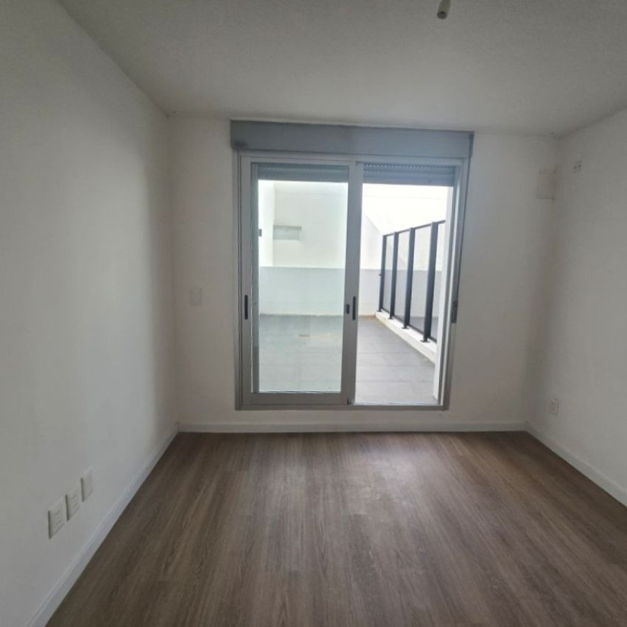 Apartamento ID.250 - Venta apartamento, un dormitorio y patio, Cordón.