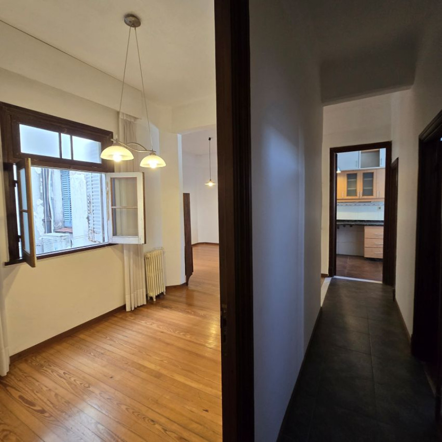 Apartamento ID.51 - Alquiler apartamento en Barrio Sur 2 dormitorios, 2 baños, vestidor y calefacción central.