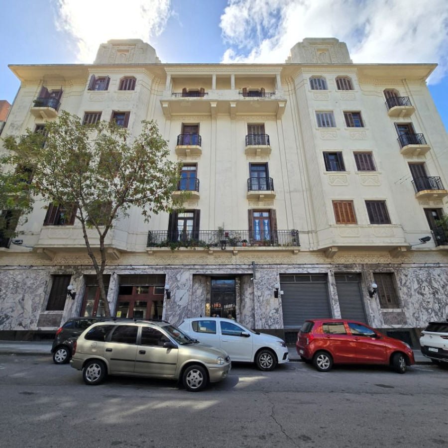 Apartamento ID.51 - Alquiler apartamento en Barrio Sur 2 dormitorios, 2 baños, vestidor y calefacción central.