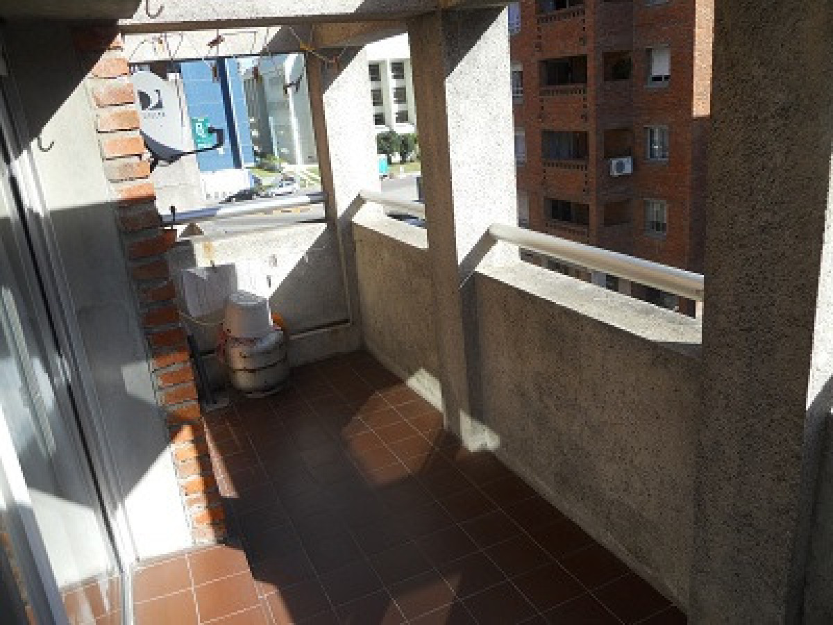 Apartamento ID.126 - Alquiler dúplex Parque Rodó 2 dormitorios con garaje