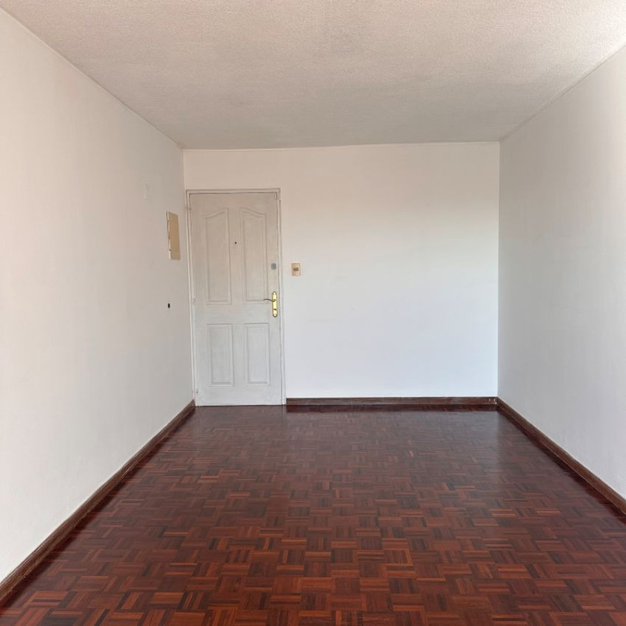Apartamento ID.197 - Alquiler Apartamento 2 dormitorios en Pocitos con divisiones, balcón y garaje. 