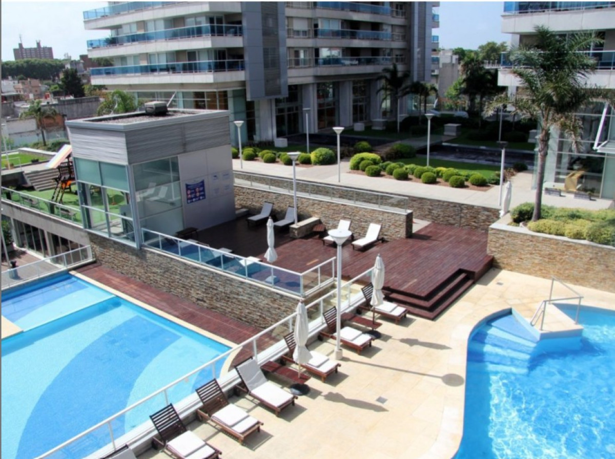 Apartamento ID.73 - Alquiler Exclusivo apartamento amueblado en Buceo 1 dormitorio piso 12 opción garaje en edificio Diamantis Plaza.