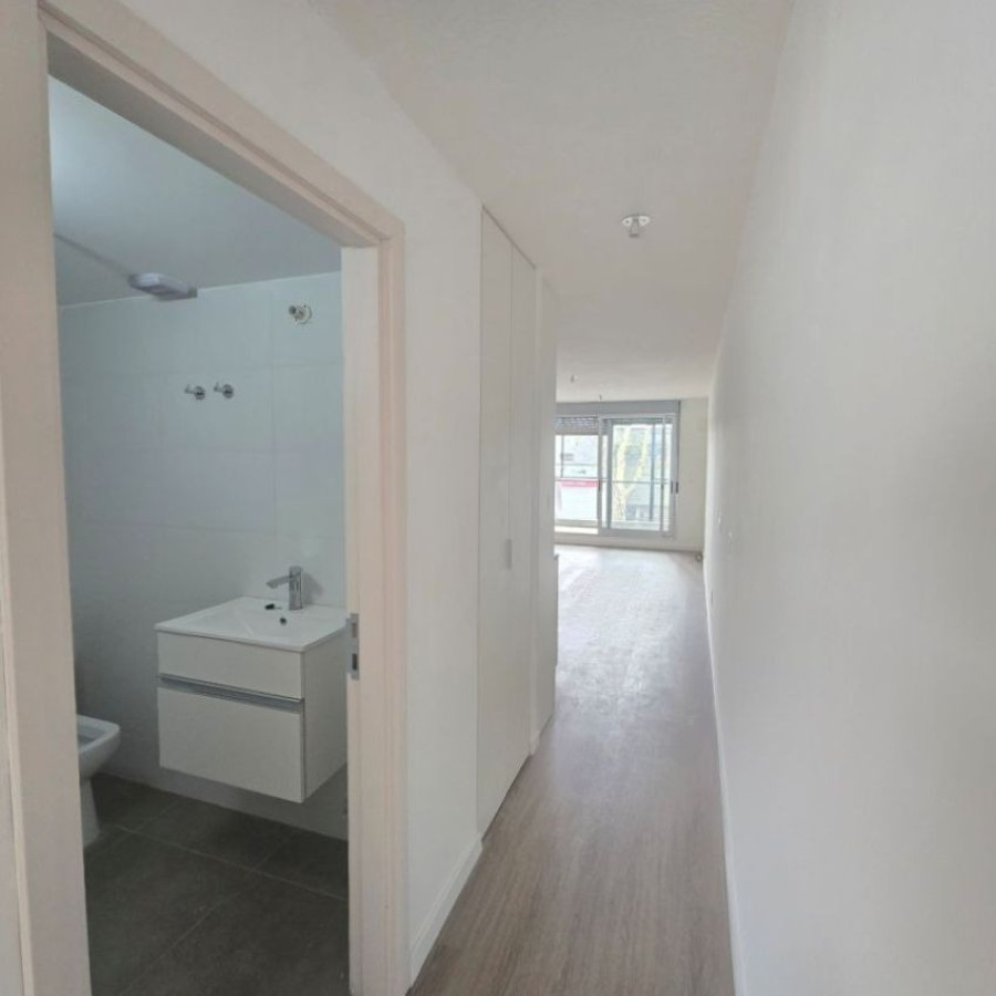 Apartamento ID.249 - Venta apartamento, un dormitorio y patio, Cordón.