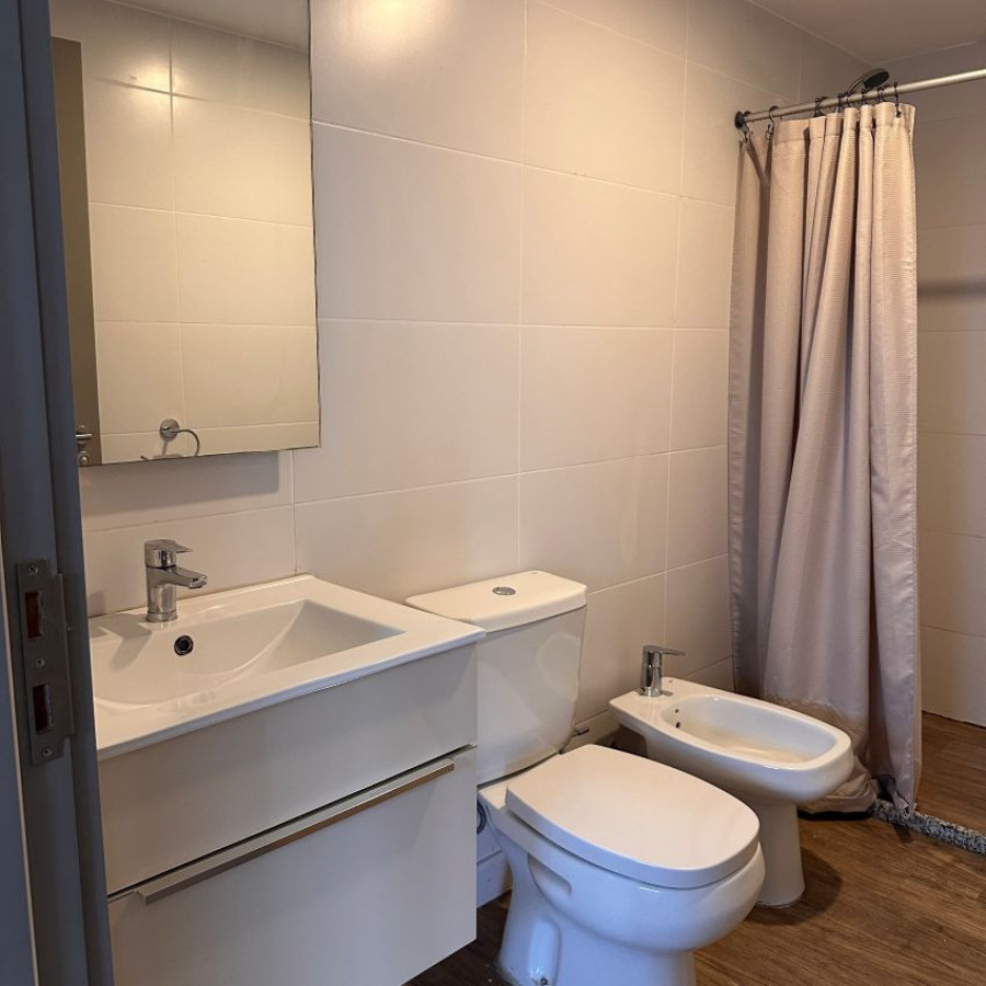 Apartamento ID.186 - Alquiler apartamento monoambiente semi amoblado en Punta Carretas piso 8 con gran terraza.