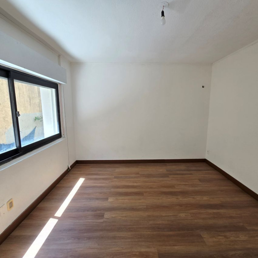 Apartamento ID.111 - Alquiler apartamento en Centro 2 dormitorios con terraza de uso exclusivo sin gastos comunes.