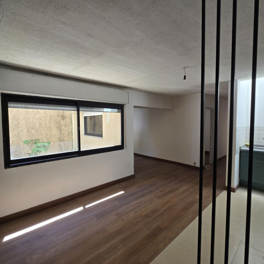 Apartamento ID.111 - Alquiler apartamento en Centro 2 dormitorios con terraza de uso exclusivo sin gastos comunes.