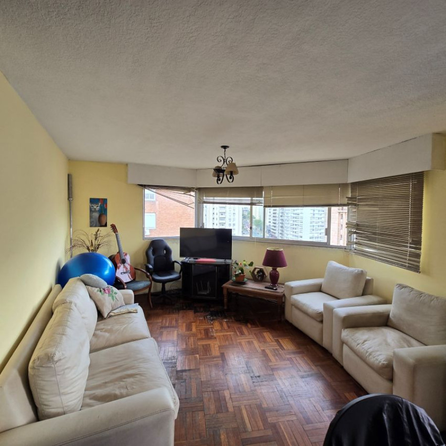 Apartamento ID.120 - Venta apartamento Centro 3 dormitorios, 2 baños y terraza al frente en piso 14.