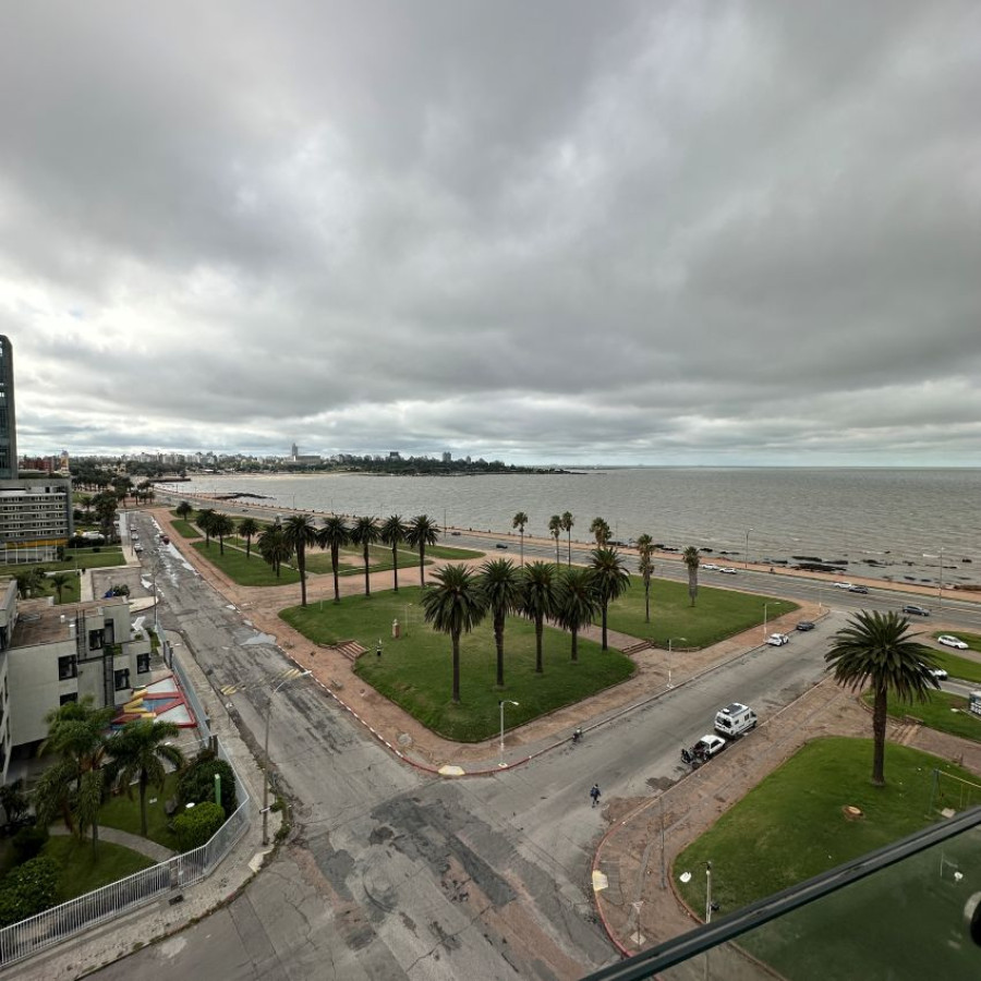 Apartamento ID.79 - Venta apartamento Barrio Sur 3 dormitorios, 2 baños y servicio.