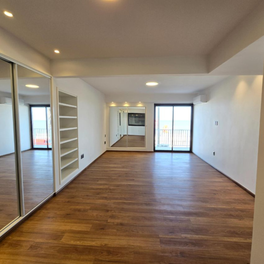 Apartamento ID.123 - Alquiler apartamento en Pocitos a estrenar, 3 dormitorios (una master suite), 3 baños, balcón, patio, garaje lugar fijo y pieza box adjunta.