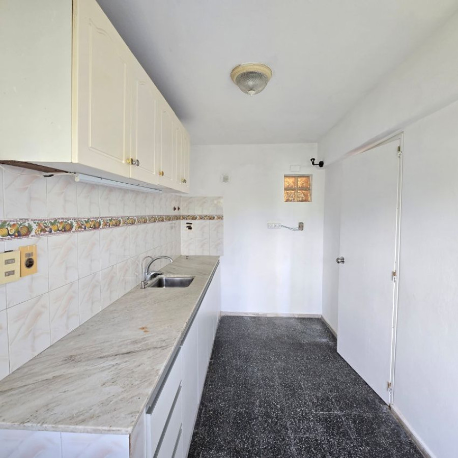 Apartamento ID.161 - Alquiler apartamento en Prado 3 dormitorios, baño, cocina definida y garaje opcional.