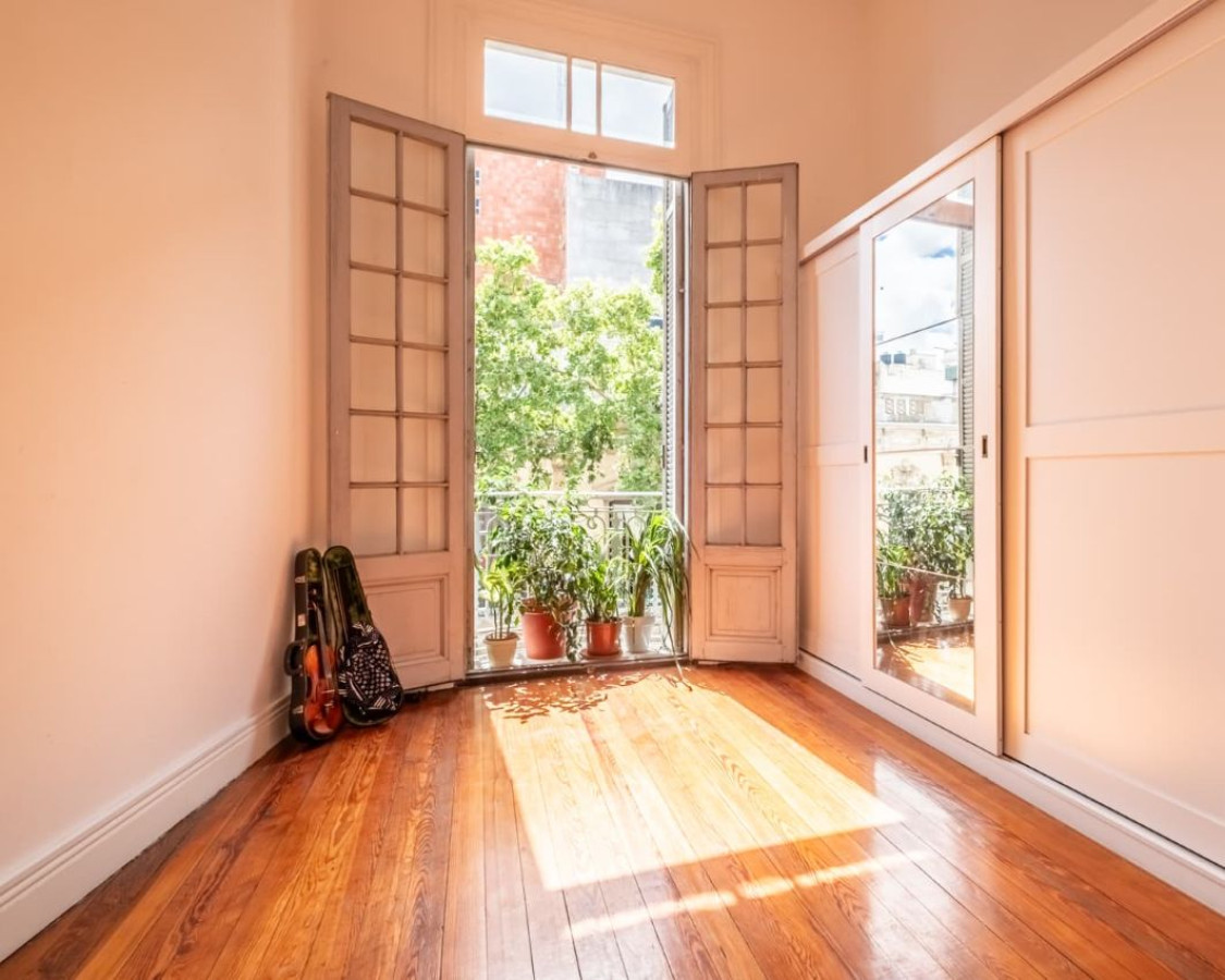 Apartamento ID.74 - Venta apartamento Ciudad Vieja 2 dormitorios, baño y monoambiente/oficina.
