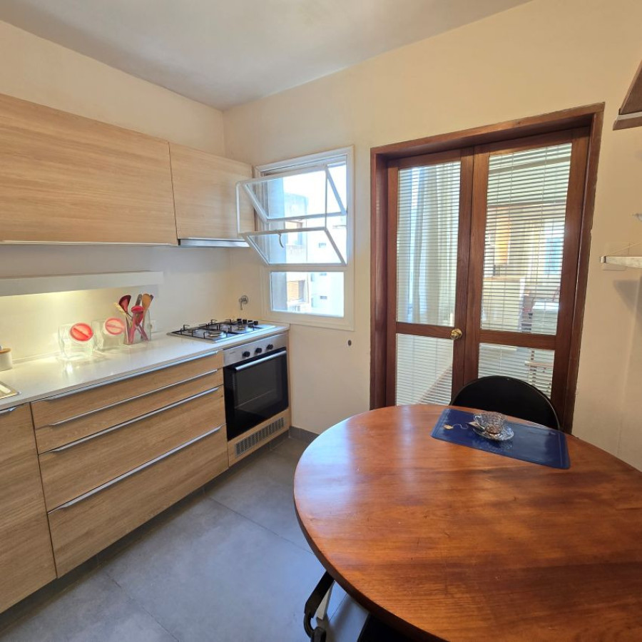 Apartamento ID.170 - Alquiler penthouse en Pocitos 2 dormitorio con garaje y amoblado.