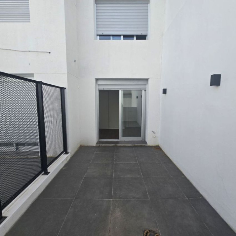 Apartamento ID.250 - Venta apartamento, un dormitorio y patio, Cordón.