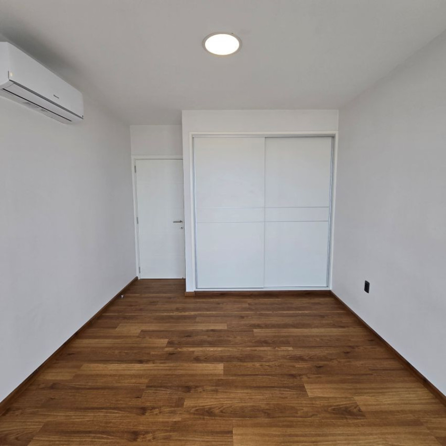 Apartamento ID.123 - Alquiler apartamento en Pocitos a estrenar, 3 dormitorios (una master suite), 3 baños, balcón, patio, garaje lugar fijo y pieza box adjunta.