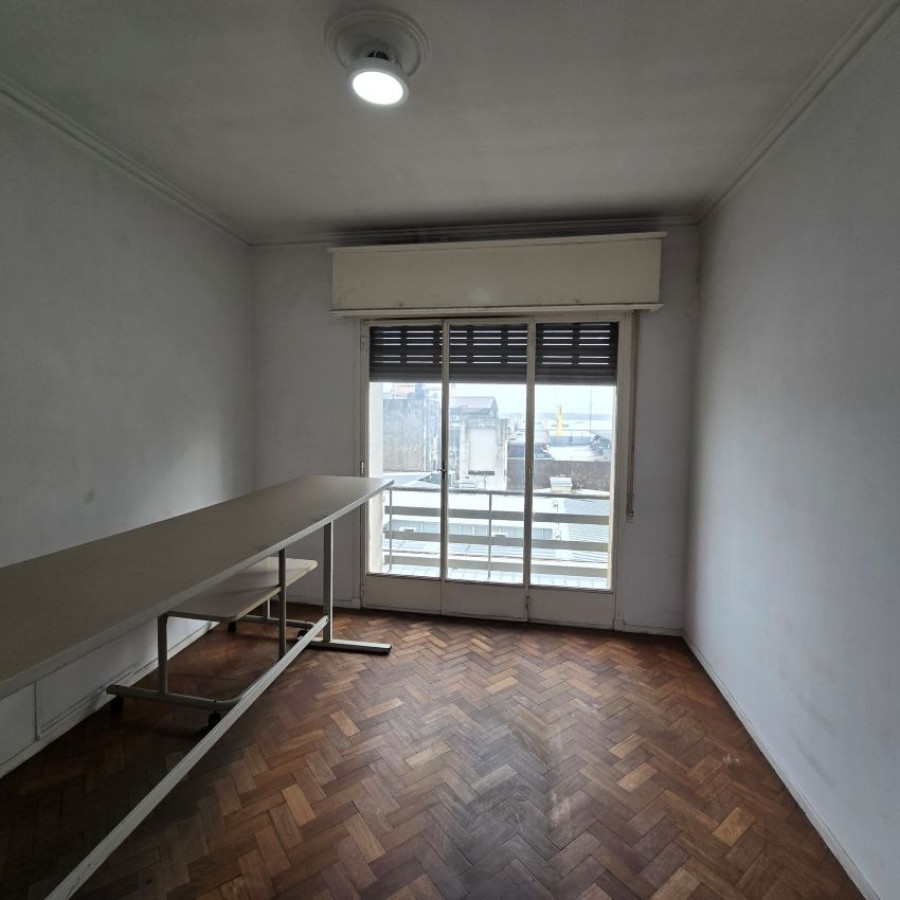 Apartamento ID.195 - Alquiler apartamento Ciudad Vieja 96 mt2, 2 dormitorios.
