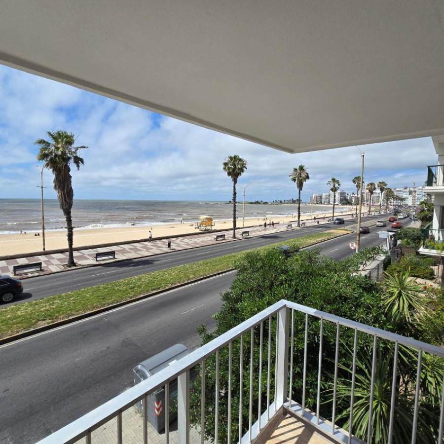 Apartamento ID.123 - Alquiler apartamento en Pocitos a estrenar, 3 dormitorios (una master suite), 3 baños, balcón, patio, garaje lugar fijo y pieza box adjunta.