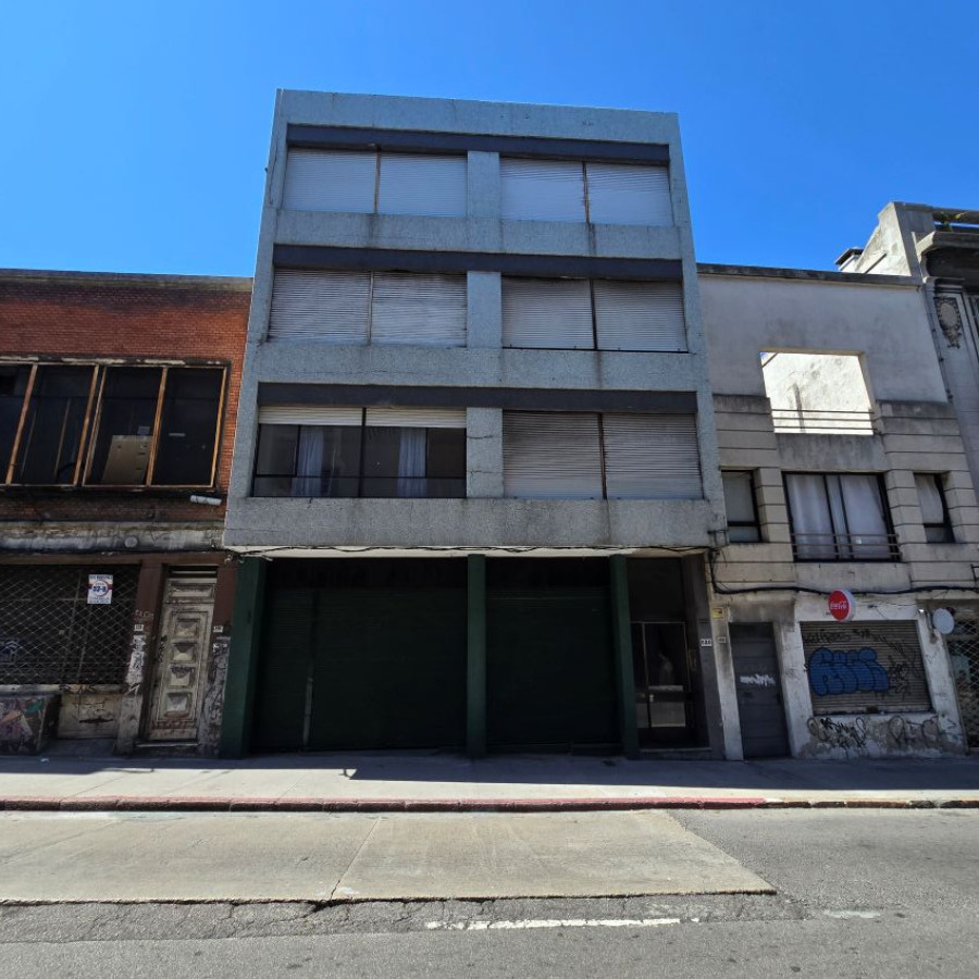 Apartamento ID.148 - Alquiler apartamento en Ciudad Vieja 1 dormitorio con patio.