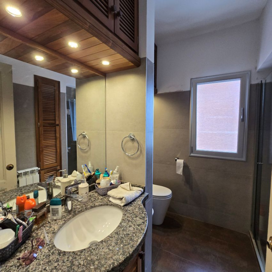 Apartamento ID.79 - Venta apartamento Barrio Sur 3 dormitorios, 2 baños y servicio.