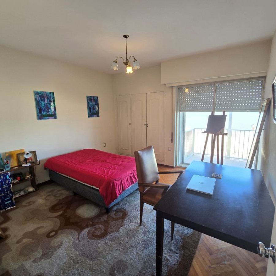 Apartamento ID.175 - Alquiler apartamento en Pocitos frente al mar, 3 dormitorios, 2 baños, servicio y garaje.