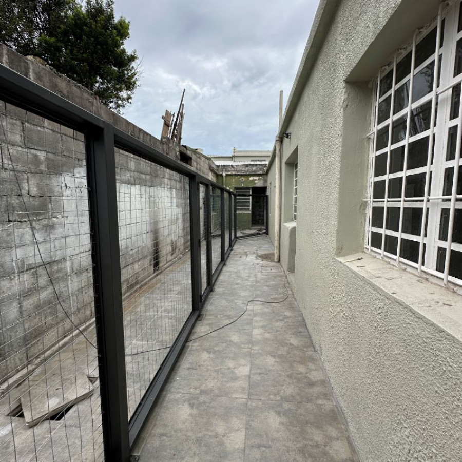 Apartamento ID.129 - Alquiler apartamento en Buceo 2 dormitorios con patio, sin gastos comunes.