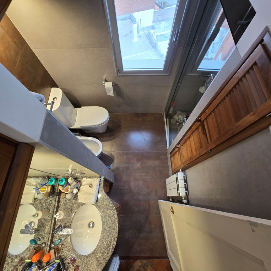 Apartamento ID.79 - Venta apartamento Barrio Sur 3 dormitorios, 2 baños y servicio.