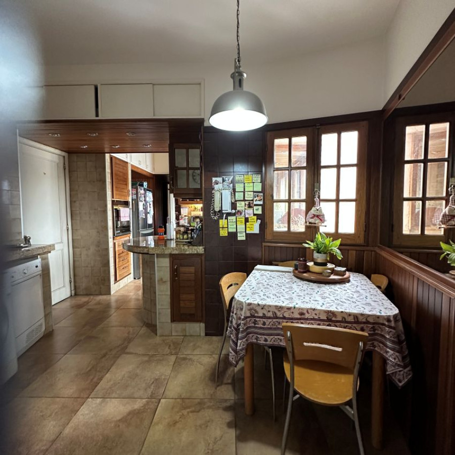 Apartamento ID.79 - Venta apartamento Barrio Sur 3 dormitorios, 2 baños y servicio.