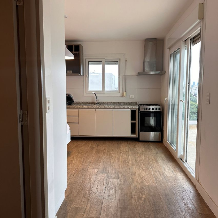 Apartamento ID.186 - Alquiler apartamento monoambiente semi amoblado en Punta Carretas piso 8 con gran terraza.