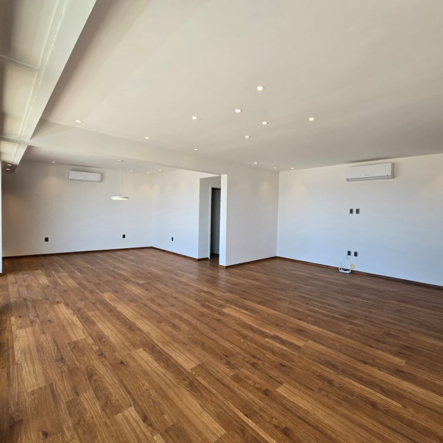 Apartamento ID.123 - Alquiler apartamento en Pocitos a estrenar, 3 dormitorios (una master suite), 3 baños, balcón, patio, garaje lugar fijo y pieza box adjunta.