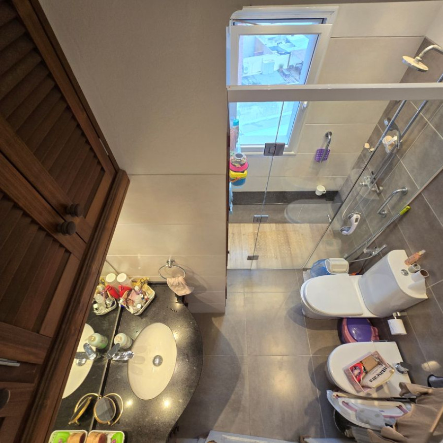Apartamento ID.79 - Venta apartamento Barrio Sur 3 dormitorios, 2 baños y servicio.