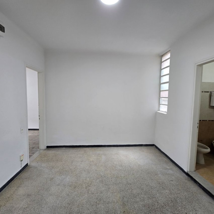 Apartamento ID.153 - Alquiler Apartamento en zona Centro, 3 dormitorios, baño y balcón