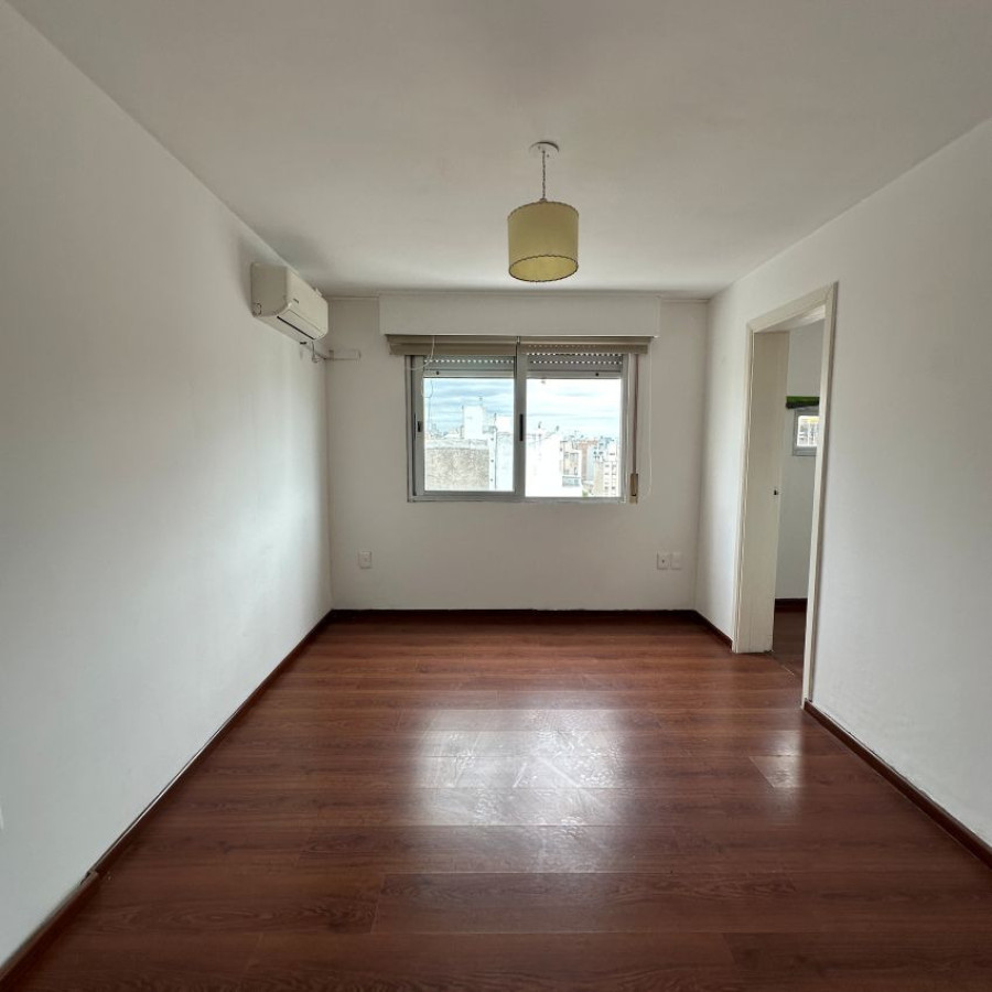 Apartamento ID.159 - Alquiler apartamento en Cordón Sur 1 dormitorio y medio, con balcón al frente.