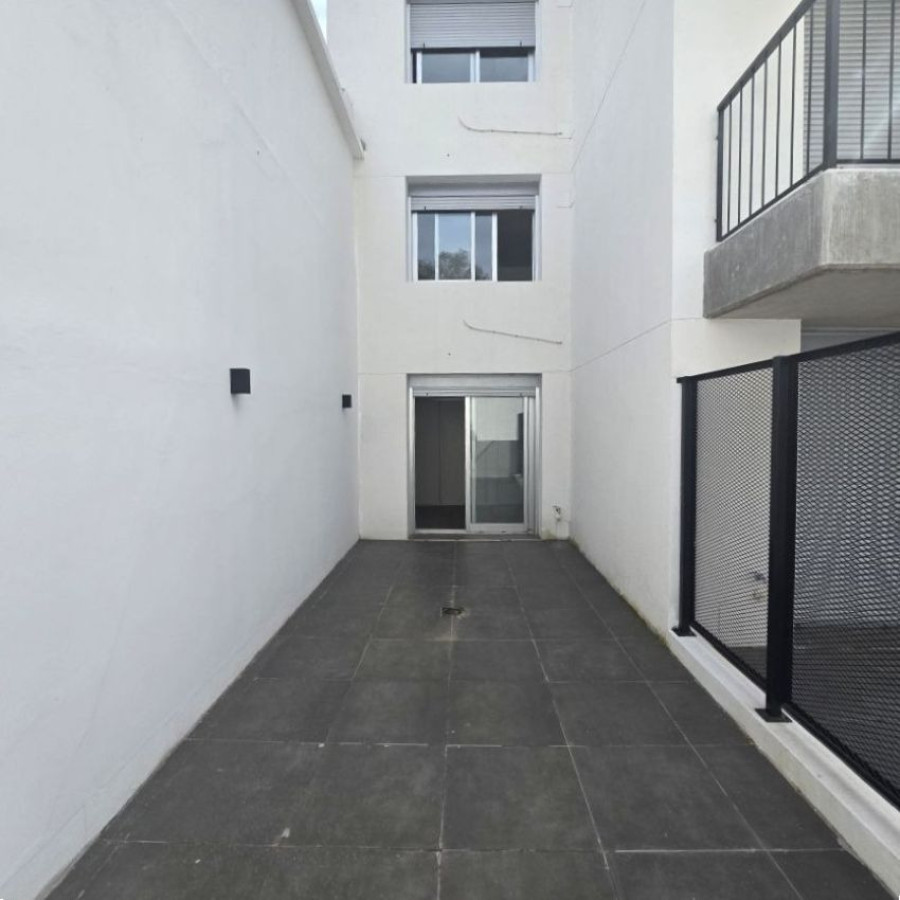 Apartamento ID.249 - Venta apartamento, un dormitorio y patio, Cordón.