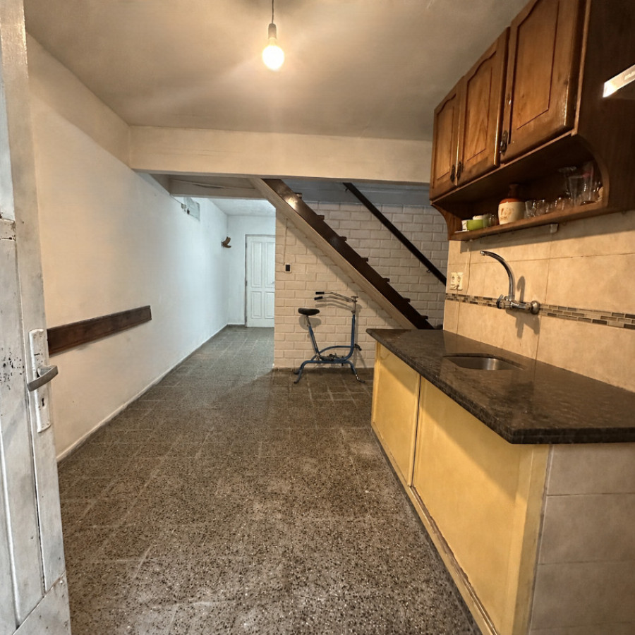 Apartamento ID.191 - Venta casa PH 3 dormitorios en Lezica 