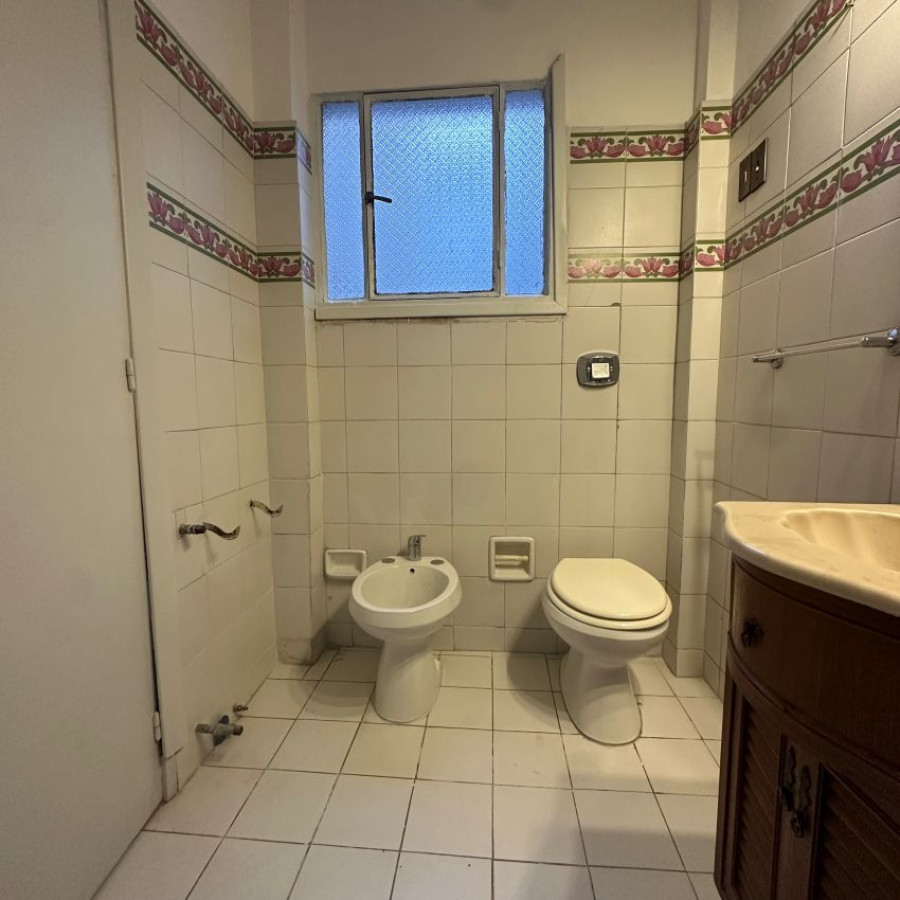 Apartamento ID.91 - Alquiler apartamento en Pocitos 3 dormitorios, 2 baños, servicio completo y garaje.