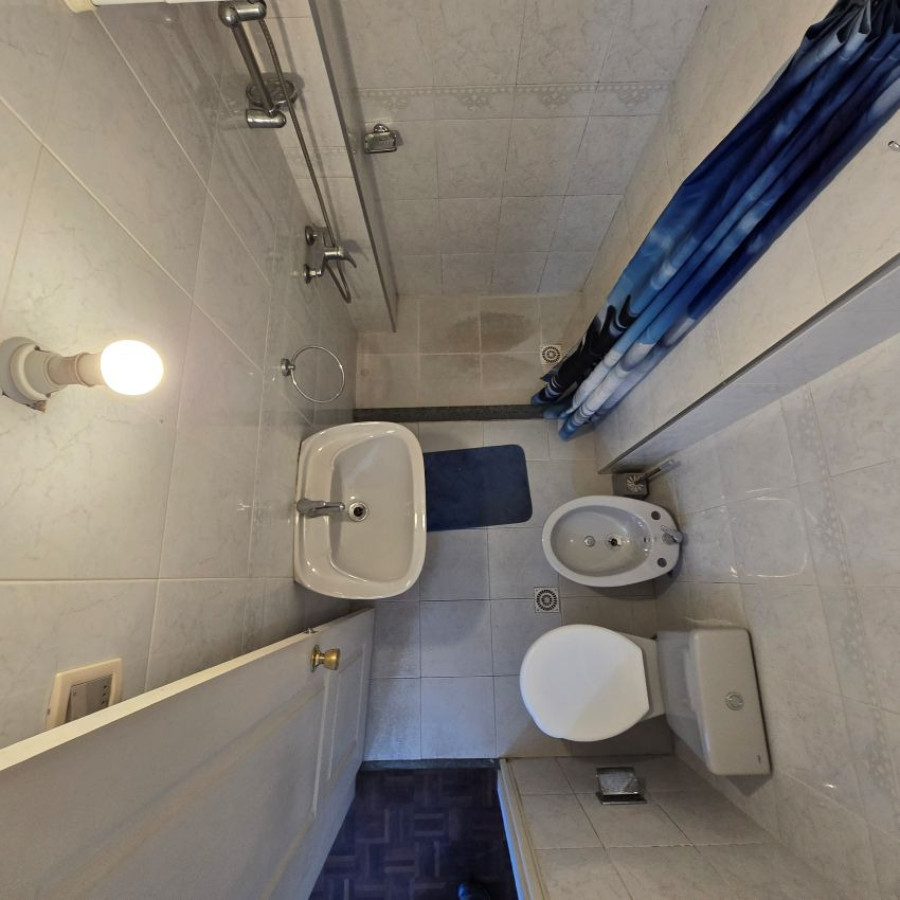 Apartamento ID.105 - Alquiler Monoambiente en Pocitos con Patio Terraza opción garaje.