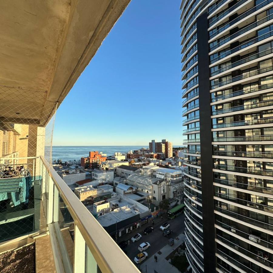 Apartamento ID.73 - Alquiler Exclusivo apartamento amueblado en Buceo 1 dormitorio piso 12 con garaje en edificio Diamantis Plaza.