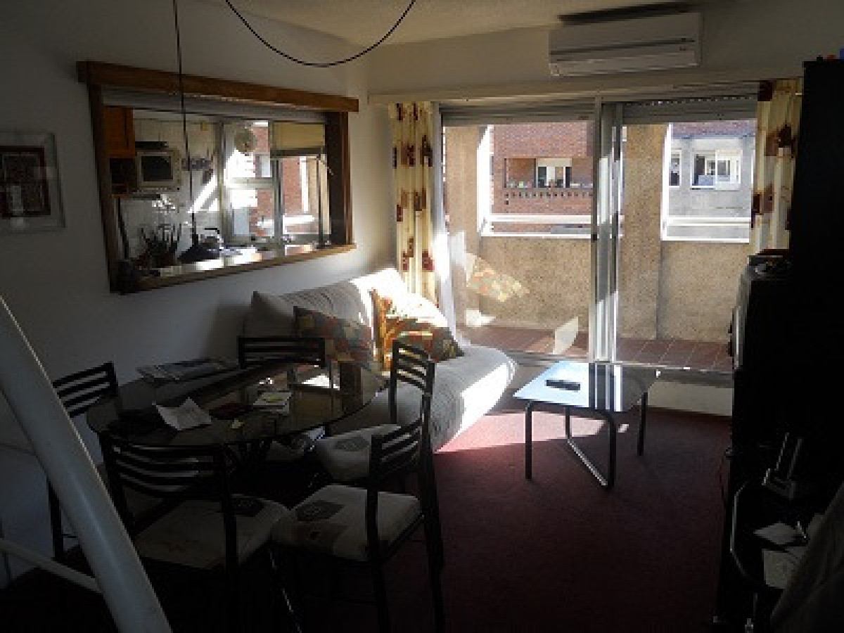 Apartamento ID.126 - Alquiler dúplex Parque Rodó 2 dormitorios con garaje