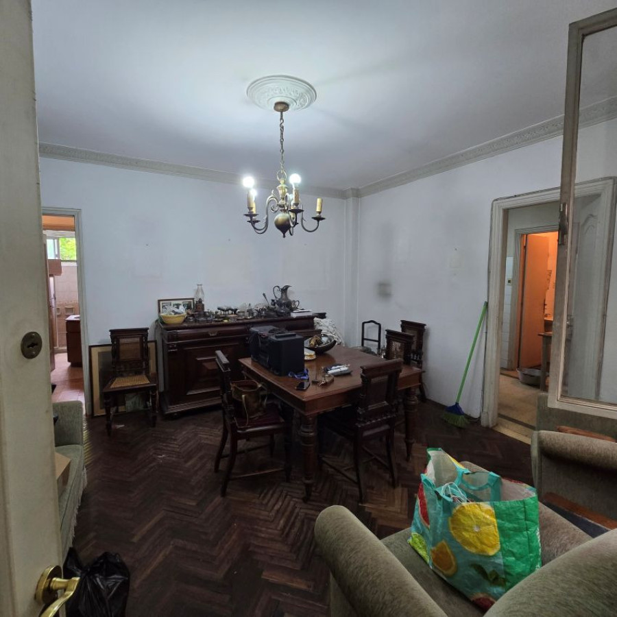 Apartamento ID.128 - Venta apartamento a reciclar Pocitos 3 dormitorios, 2 baños y garaje.