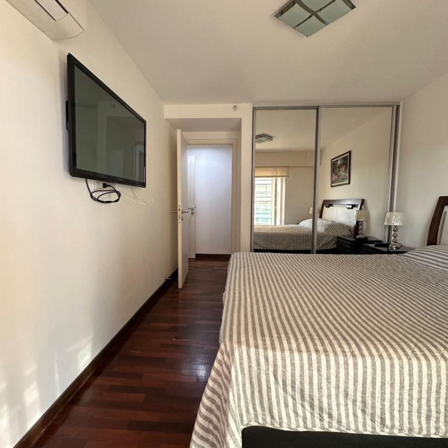 Apartamento ID.73 - Alquiler Exclusivo apartamento amueblado en Buceo 1 dormitorio piso 12 con garaje en edificio Diamantis Plaza.
