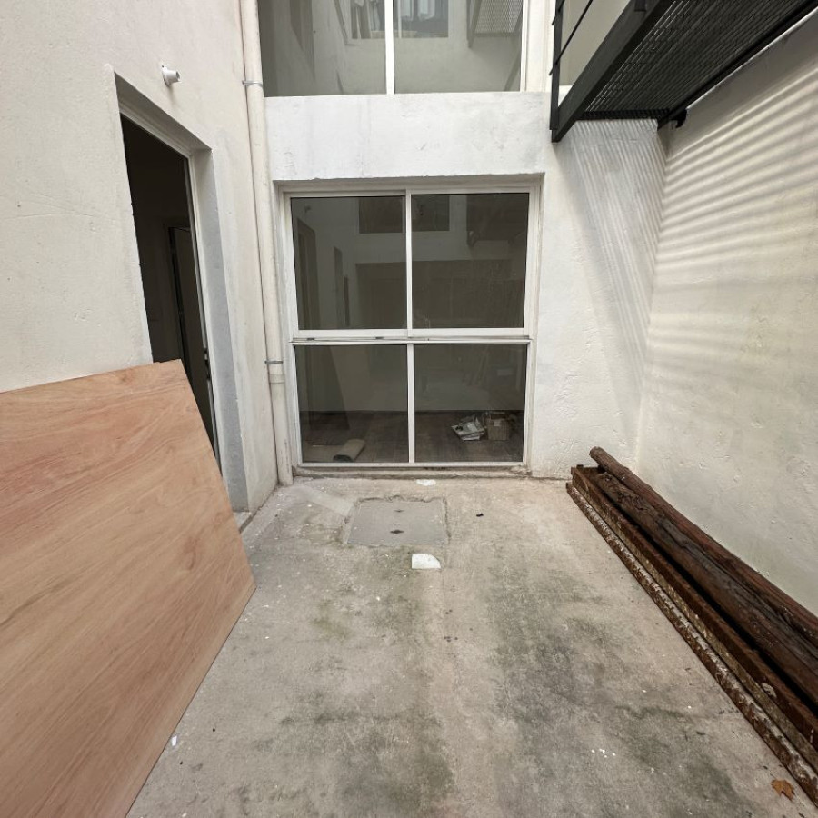 Apartamento ID.179 - Alquiler Apartamento Duplex 2 dormitorio con patio en Barrio Sur con bajos gastos comunes.