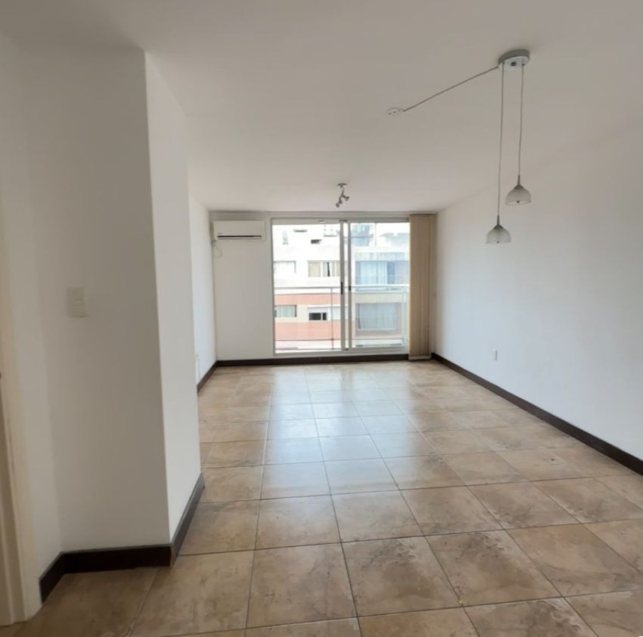 Apartamento ID.159 - Alquiler apartamento en Cordón Sur 1 dormitorio y medio, con balcón al frente.