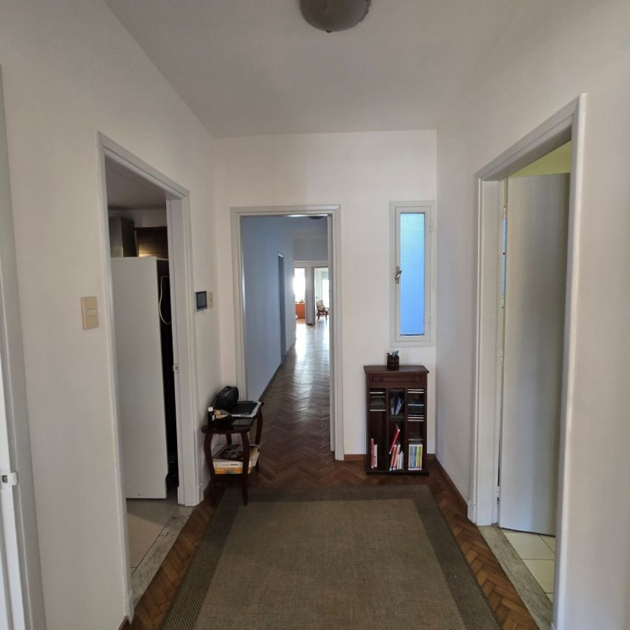 Apartamento ID.91 - Alquiler apartamento en Pocitos 3 dormitorios, 2 baños, servicio completo y garaje.