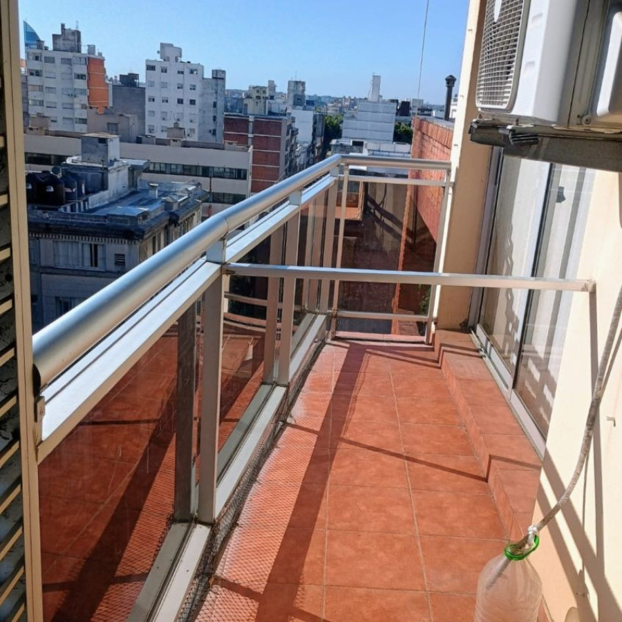 Apartamento ID.159 - Alquiler apartamento en Cordón Sur 1 dormitorio y medio, con balcón al frente.