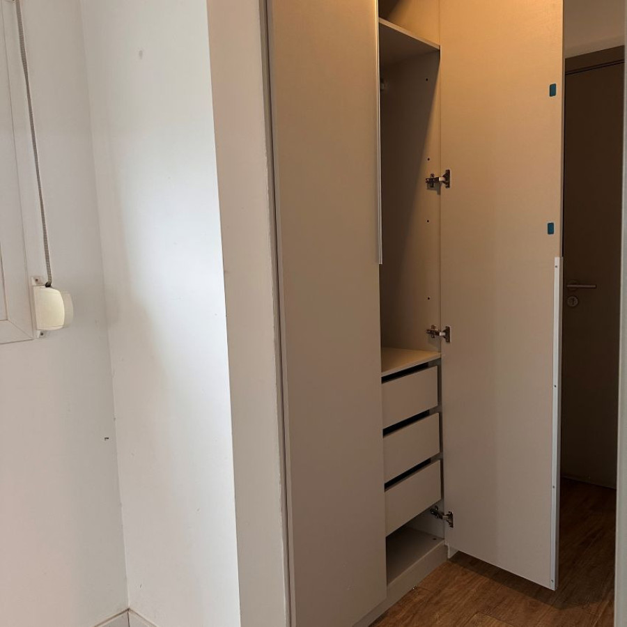 Apartamento ID.186 - Alquiler apartamento monoambiente semi amoblado en Punta Carretas piso 8 con gran terraza.