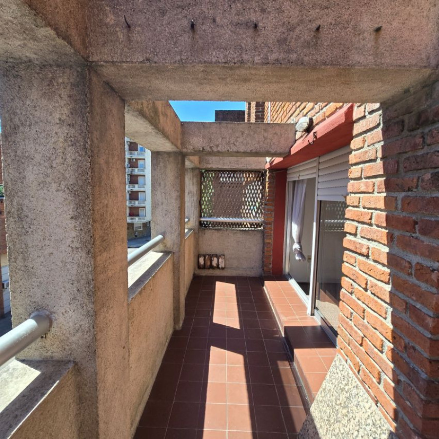 Apartamento ID.126 - Alquiler dúplex Parque Rodó 2 dormitorios con garaje