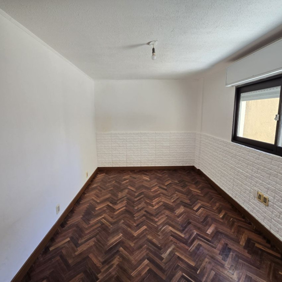 Apartamento ID.111 - Alquiler apartamento en Centro 2 dormitorios con terraza de uso exclusivo sin gastos comunes.