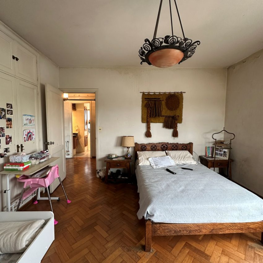 Apartamento ID.79 - Venta apartamento Barrio Sur 3 dormitorios, 2 baños y servicio.